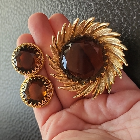 VTG brooch & clip earring set - Picture 4 of 12